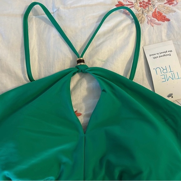 Time and Tru Women’s Halter Bikini
Swim Top Size L (12-14) - Green - Picture 5 of 8